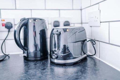 Special Rate For Bookings More Than 7 Nights, Warm Spacious Contractor House Near Liverpool City Centre Sleeps 8 Kitchen & Dining Room, Washing Machine Екстер'єр фото