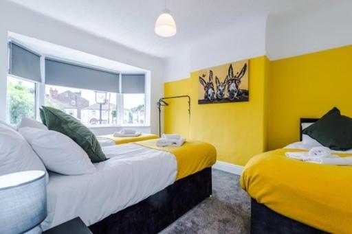 Special Rate For Bookings More Than 7 Nights, Warm Spacious Contractor House Near Liverpool City Centre Sleeps 8 Kitchen & Dining Room, Washing Machine Екстер'єр фото