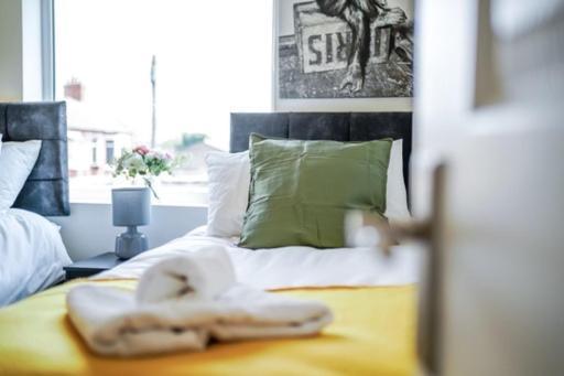 Special Rate For Bookings More Than 7 Nights, Warm Spacious Contractor House Near Liverpool City Centre Sleeps 8 Kitchen & Dining Room, Washing Machine Екстер'єр фото
